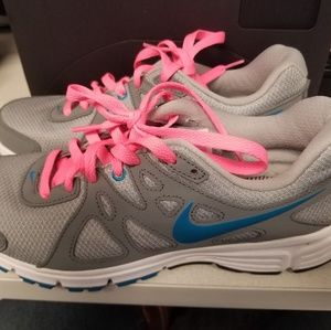 Nike Women's Revolution 2 shoes, Size 9